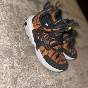 Toddler tiger print nike shoes